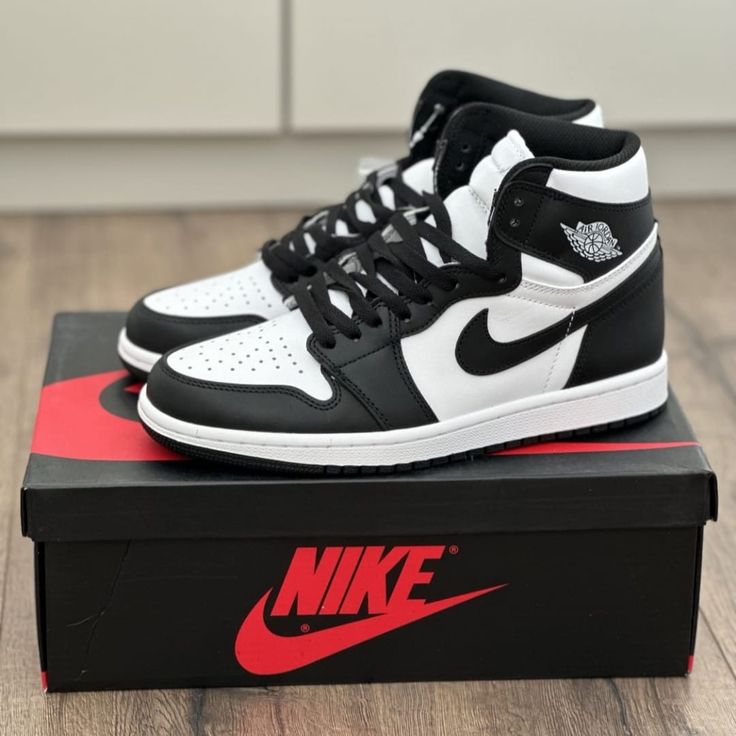 AJ1 High Black And White